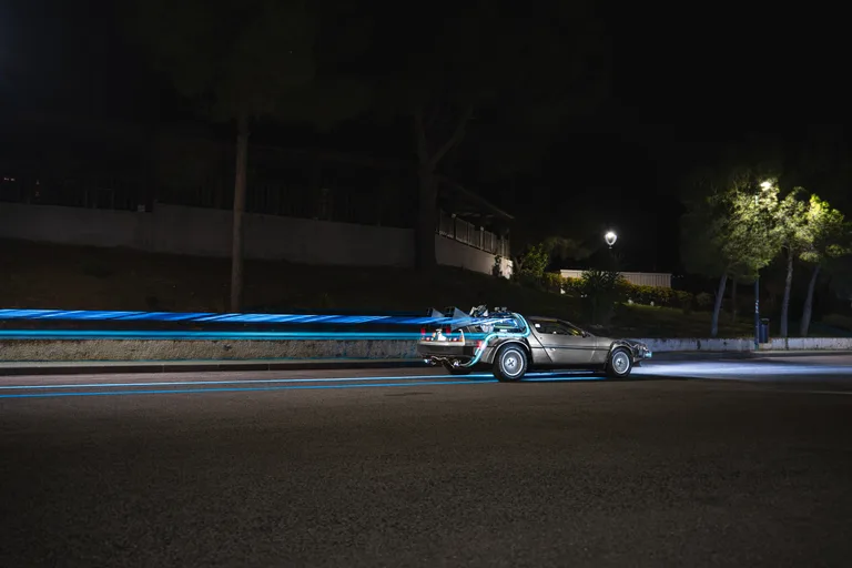 Construção da réplica do DeLorean do Tempo